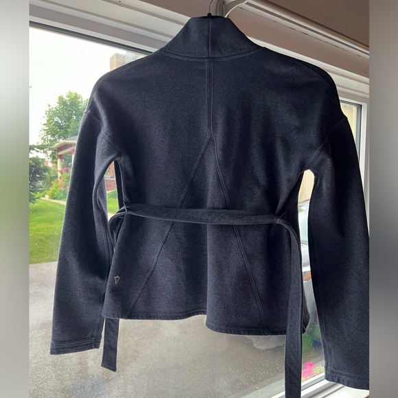 (10) Ivivva sweater with belt - Picture 3 of 5